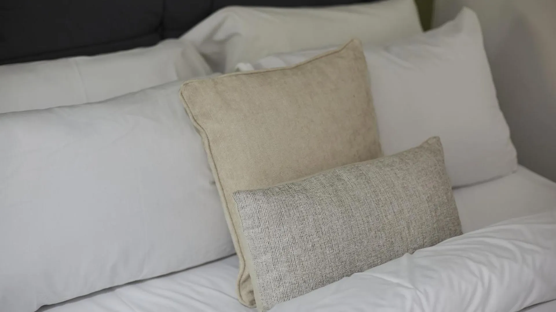Bv Royal Comfy Studio Seven Suite Queensgate Huddersfield 0*,  Wielka Brytania