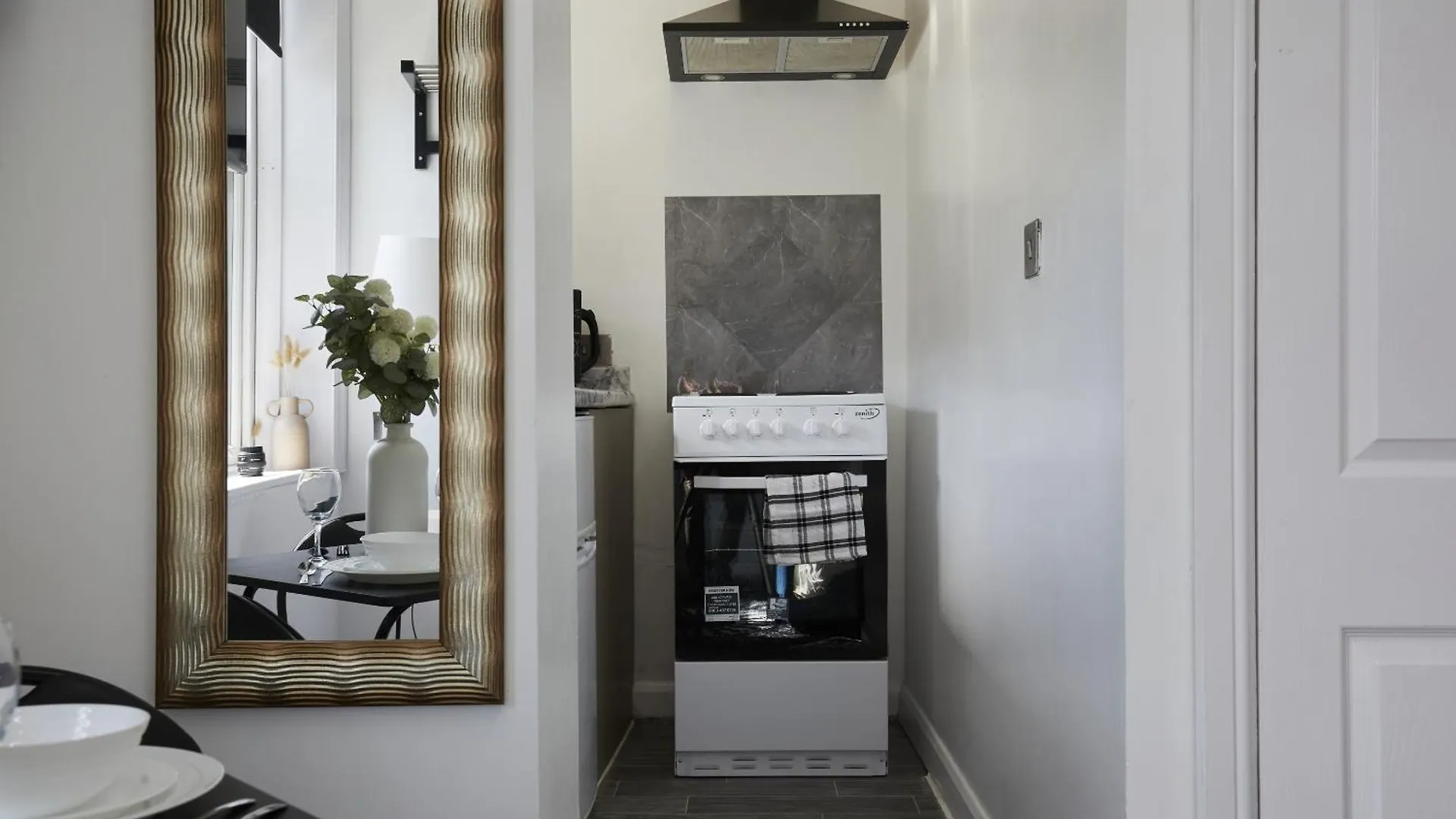 Bv Royal Comfy Studio Seven Suite Queensgate Huddersfield 0*,  Wielka Brytania