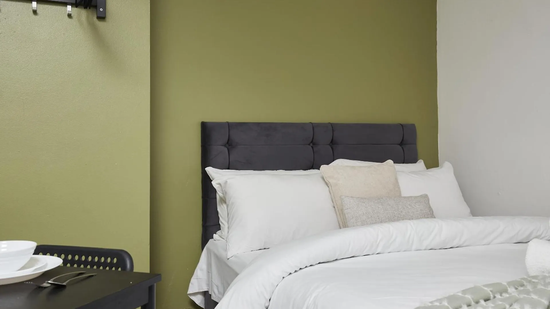 Bv Royal Comfy Studio Seven Suite Queensgate Huddersfield 0*,